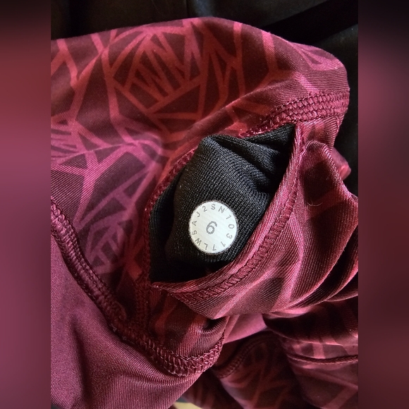 Lululemon Burgundy Patterned Leggings - Picture 4 of 4